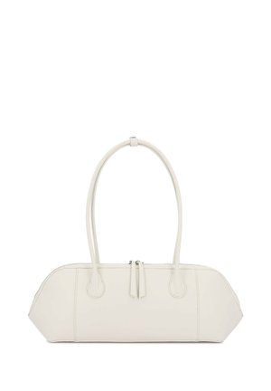 Hvid læderhåndtaske med dobbelte håndtag og lynlås i toppen, med en slank, aflang rektangulær form.