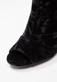 New Look Kotníková obuv na vysokém podpatku - black