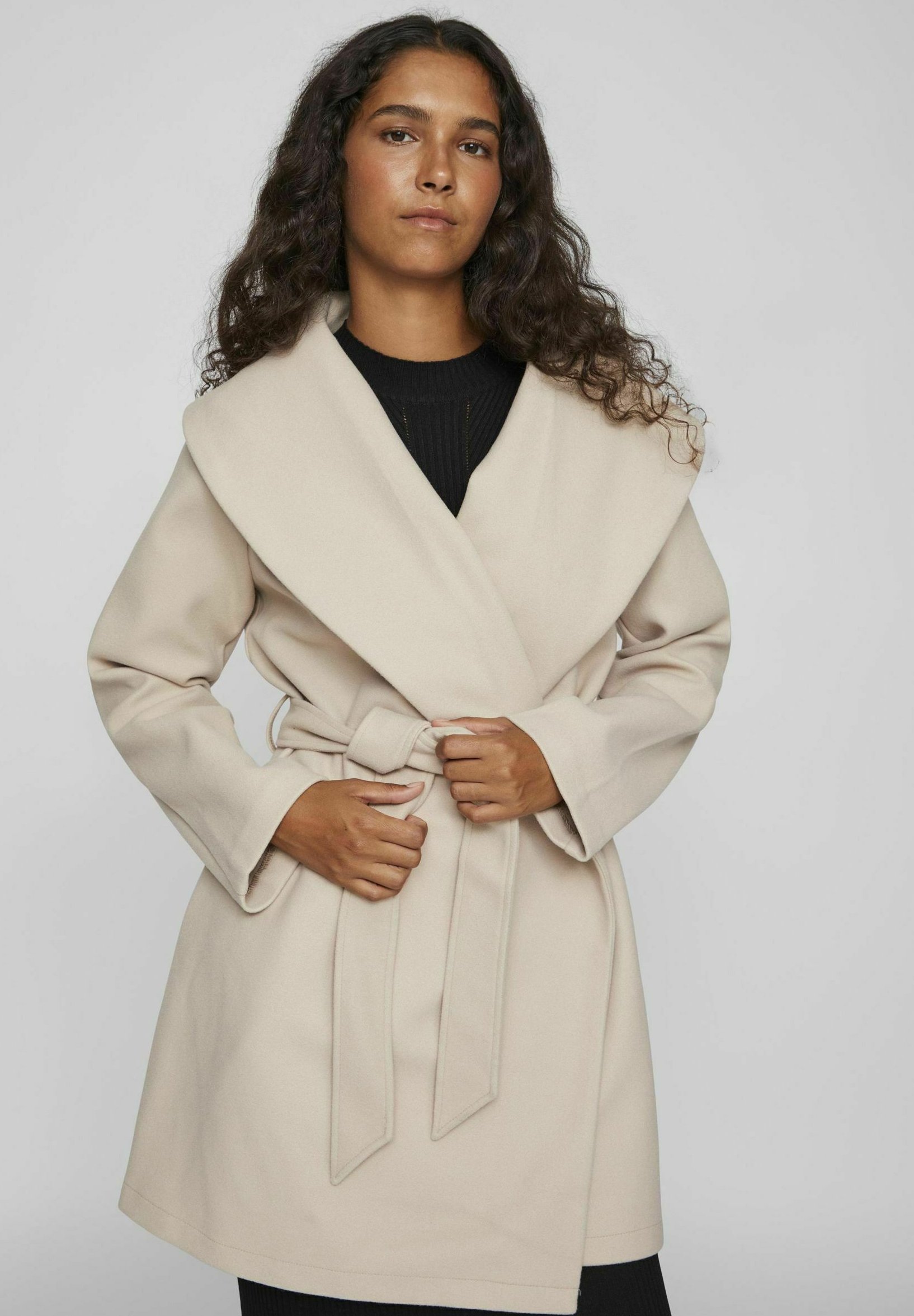 VILA Damen Kurzmantel Vipoko L/S Mit Rollkragen – Stylischer Alltagsmantel Für Kalte Tage