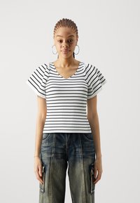 ONLY ONLLEELO STRIPE BACK V NECK - Triko s potiskem - eggnog/black