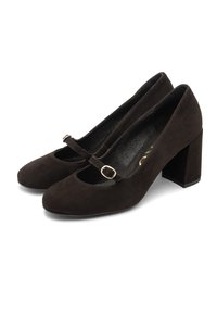 Rjave semiš čevlje z blok peto, zaobljenim nosom in Mary Jane trakcem s pozlačenim sponko. Gladka tekstura in zasnova z zaprtim hrbtom.