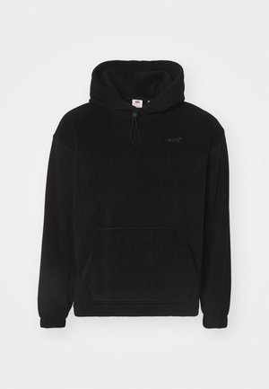 Černá fleecová mikina s kapucí, přední kapsou a žebrovanými manžetami. Obsahuje jemné logo na hrudi. Měkká textura.