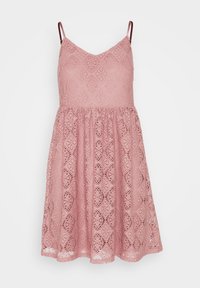 Vestido de encaje en rosa suave, con un corsé ajustado y falda acampanada, con tirantes finos y un patrón floral en todo el vestido.