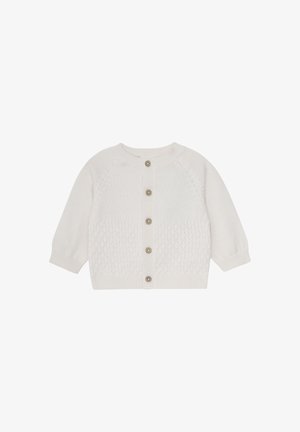 Witte gebreide cardigan met raglanmouwen, een gestructureerd patroon op de onderste helft, vijf bruine knopen aan de voorkant en ribgebreide manchetten.
