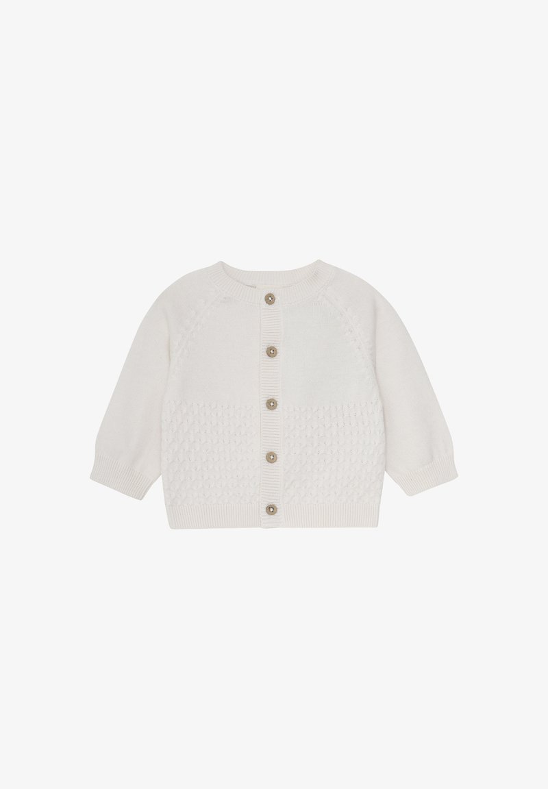 Hvid strikket cardigan med raglanærmer, tekstureret mønster i den nederste halvdel, fem brune knapper foran og ribbede manchetter.