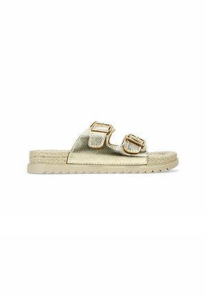 Chanclas metálicas doradas con dos correas ajustables, plantilla texturizada y una suela de goma blanca con un patrón de banda de rodadura en zigzag.