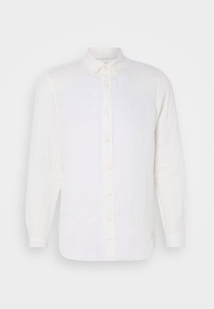 Bijela lanena košulja dugih rukava s ovratnikom na gumbe, koja ima prednju plosnatu s bež gumbima, glatku teksturu i opušteni kroj.
