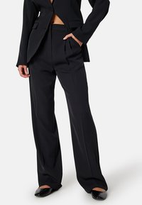STRAIGHT LEG PLEATED SUIT PANTS - Tygbyxor - black
