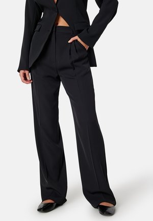 STRAIGHT LEG PLEATED SUIT PANTS - Bukser - black