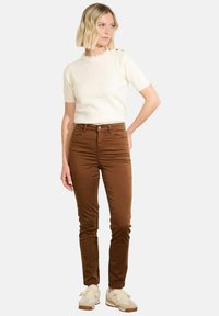 LolaLiza HIGH WAIST SLIM - Stoffhose - camel cinnamon