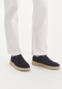RYŁKO - Sneakersy niskie