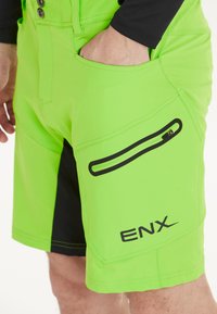 Endurance JAMAL M 2 IN 1 RADSPORT BIKE FAHRRAD - Friluftsshorts - green flash