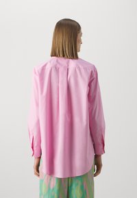 HUGO Blúzka so zapínaním na gombíky - pink four