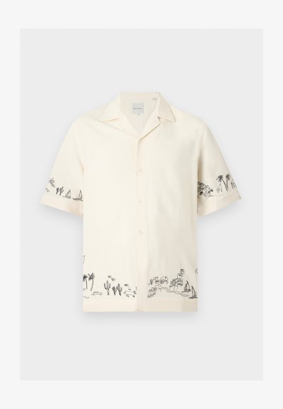 Κρεμ πουκάμισο με κοντά μανίκια και γιακά, με μαύρα μινιμαλιστικά σκίτσα ακτογραμμής και ερήμου κατά μήκος του τελειώματος και των μανικιών.