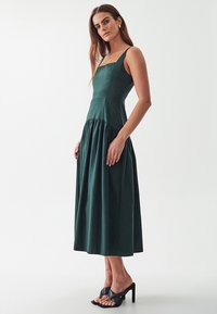 WILLA QIN - Maksikleit - emerald