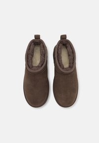 UGG CLASSIC ULTRA MINI UNISEX - Klassikalised poolsaapad - dark brown