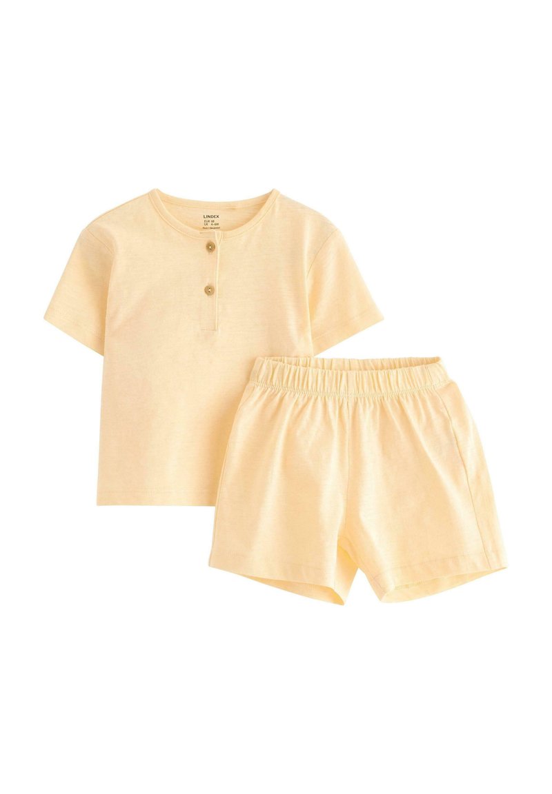 Helles, gelbes Baumwoll-Pyjama-Set für Kinder, bestehend aus einem kurzärmligen Oberteil mit zwei Knöpfen und Shorts mit elastischem Bund. Weicher Stoff.