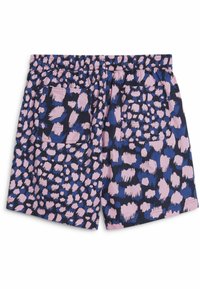 Pantalones cortos azul marino con un patrón de pinceladas en rosa y azul, cinturilla elástica y dos bolsillos traseros. Hechos de un tejido ligero.