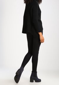 Zalando Essentials Strickpullover - black
