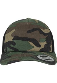 Katonai mintás sapka zöld és barna árnyalatok keverékével, merev elülső résszel és fekete hálós hátsó résszel, márkázott snapback állítható zárómechanizmussal.