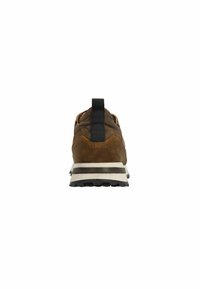 Bruine leren en gaas sneaker met een afgeronde neus, zwarte trekband, witte gestreepte tussenzool en gestructureerde zwarte buitenzool.
