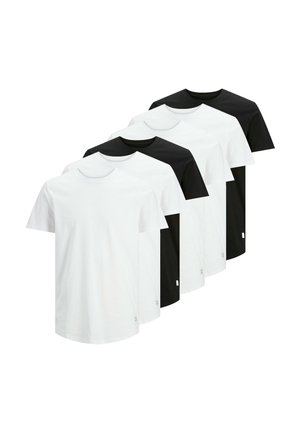 Conjunto apilado de cinco camisetas básicas de cuello redondo alternando colores negro y blanco, exhibidas sobre un fondo blanco.