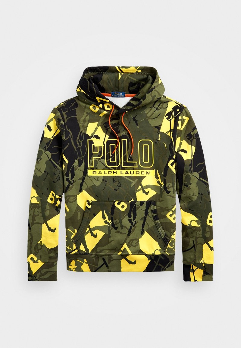 Hoodie i grönt och gult kamouflage-mönster. Har en iögonfallande "POLO"-logotyp i gult, kenguruficka och orange snoddar.