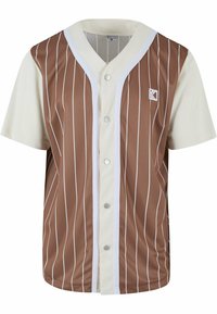 Brunstribet baseballtrøje med cremefarvede ærmer. Har knapper ned langs forsiden og et lille logo på venstre bryst. Glat tekstur.