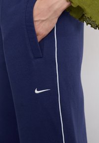 Nike Sportswear PANT - Teplákové kalhoty - ashen slate