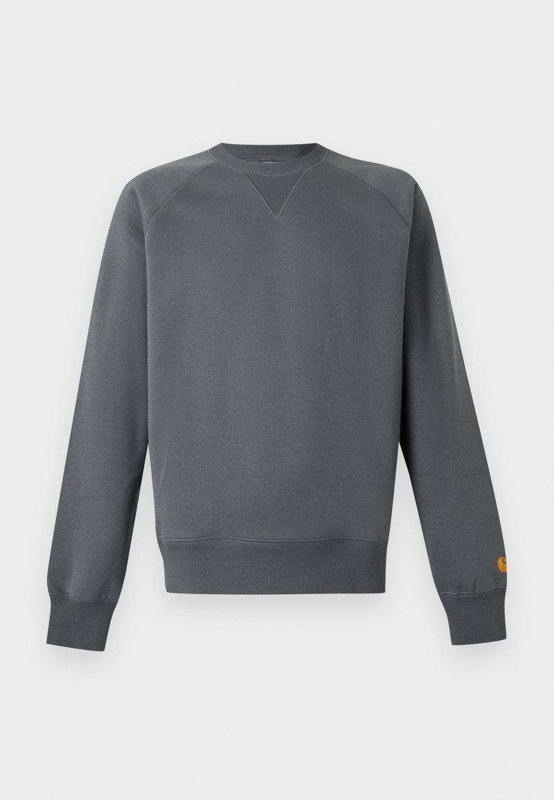 Dunkelgraues Sweatshirt mit Rundhalsausschnitt, gerippten Bündchen und Saum, mit kleinem gelbem Logo auf dem linken Ärmelbündchen.