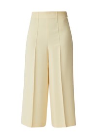 Pantalon court taille haute, jambes larges, de couleur crème, avec plis sur le devant et fermeture latérale par bouton.