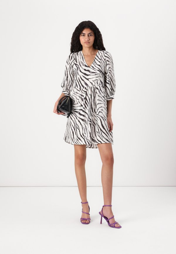 VMDORA DESY SHORT DRESS - Day dress - cloud dancer2