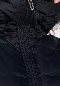 Under Armour Dunjakker - black