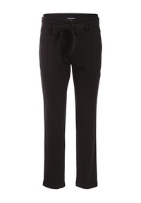 Svarta skräddarsydda byxor med ett knytbälte, två framfickor, benslut med uppvik och en mjuk tygstruktur. Lämpliga för olika tillfällen.