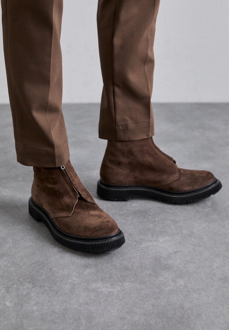 Adieu TYPE 197 UNISEX brązowy
