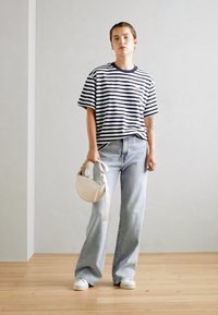 Scotch & Soda CORE THE FREE SPIRIT PEACE BIRD  - Print T-shirt - navy/white