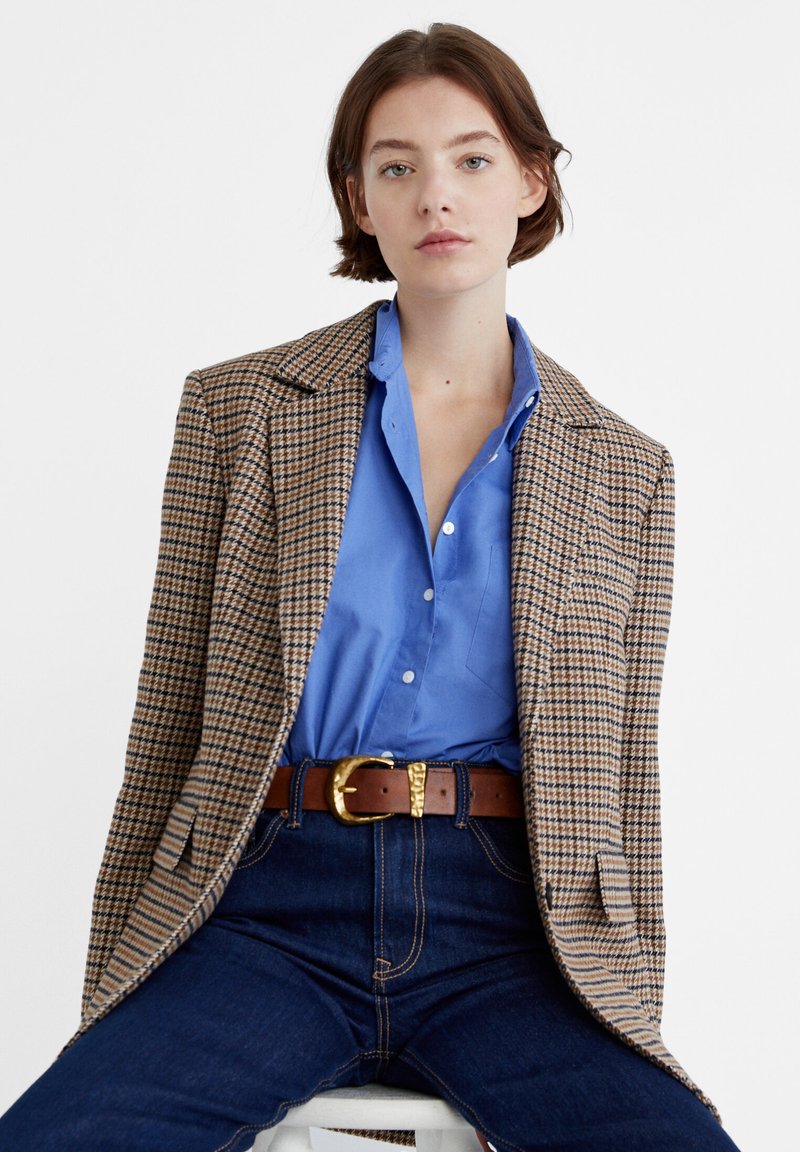 Stradivarius WITH AN IRREGULAR HAMMERED BUCKLE - Pas - brown