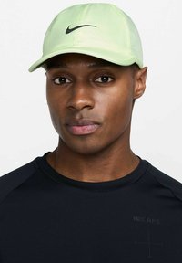 Nike Performance SHOOSH - Cappellino - verde fluorescente