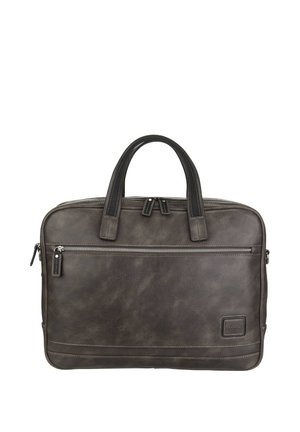 Dunkelbraune Lederaktentasche mit doppeltem Griff, Frontreißverschlusstasche und rechteckigem, aufgenähtem Logopatch unten rechts.