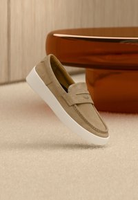 No seleccionado, open beige