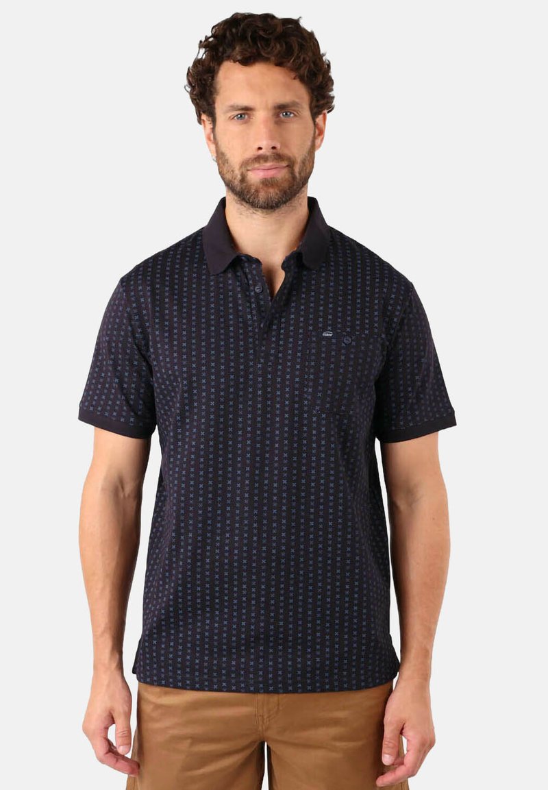 Polo shirt marine avec un motif, manches courtes et col contrasté. Comprend une poche sur la poitrine et une texture de tissu lisse.