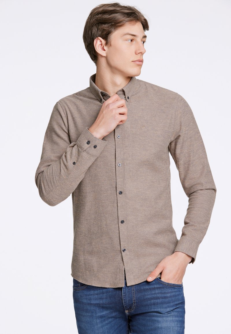 Junk De Luxe BRUSHED - Camisa - mid brown