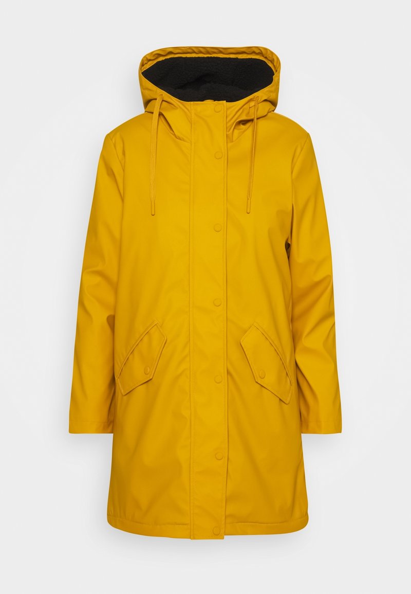 Imperméable jaune avec capuche, fermeture à boutons-pression et deux poches frontales en biais. Doublure en polaire noire à l'intérieur de la capuche.