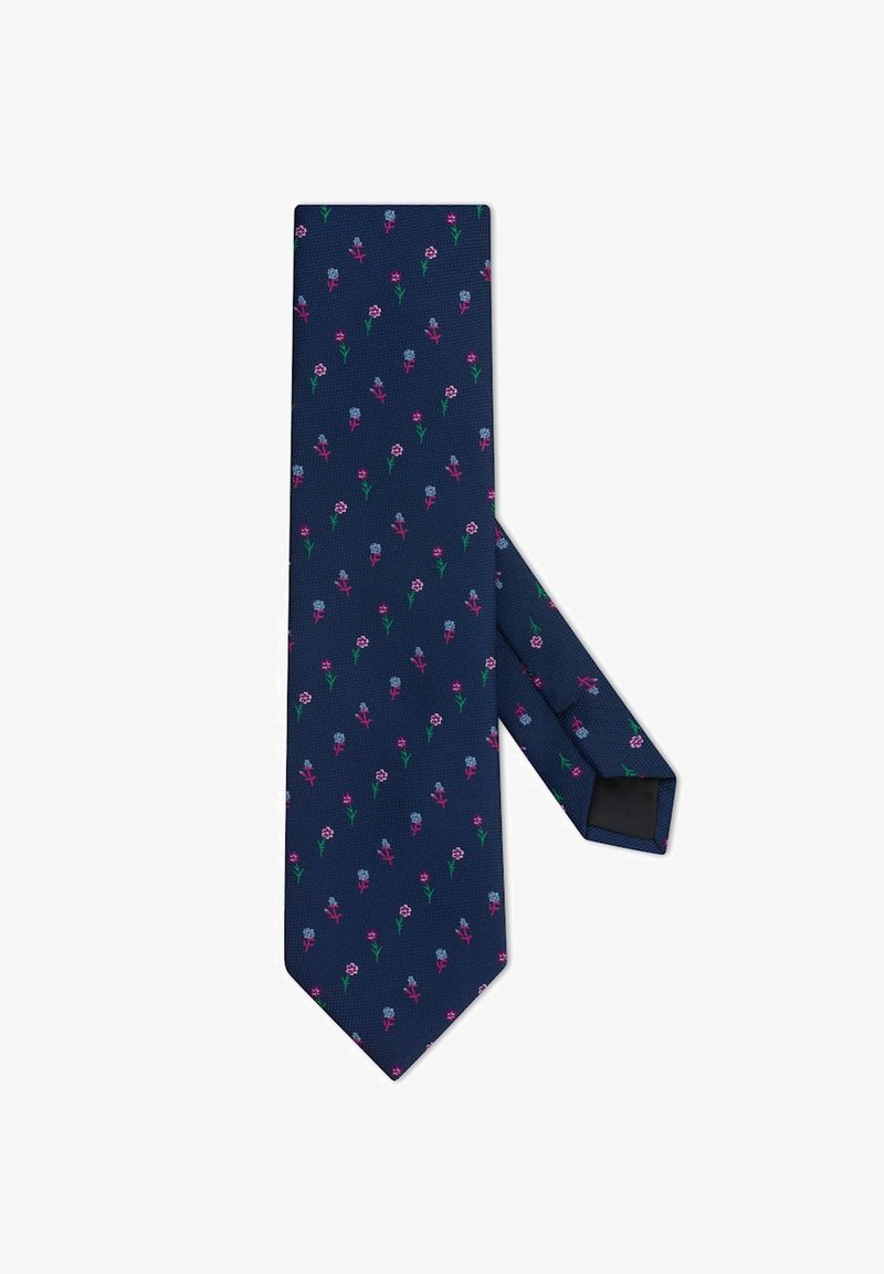Granatowy krawat w kwiatowy wzór z różowymi i niebieskimi kwiatami na teksturowanej tkaninie. Klasyczny kształt z ostrym końcem i zwężającym się fasonem.