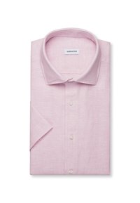 Chemise rose clair à manches courtes pliée, col boutonné, boutons visibles et étiquette de marque à l'intérieur du col.