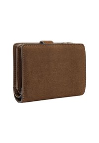 Brązowy portfel zamszowy o prostokątnym kształcie, z teksturowaną powierzchnią, kontrastującymi przeszyciami oraz małym paskiem do zapięcia.