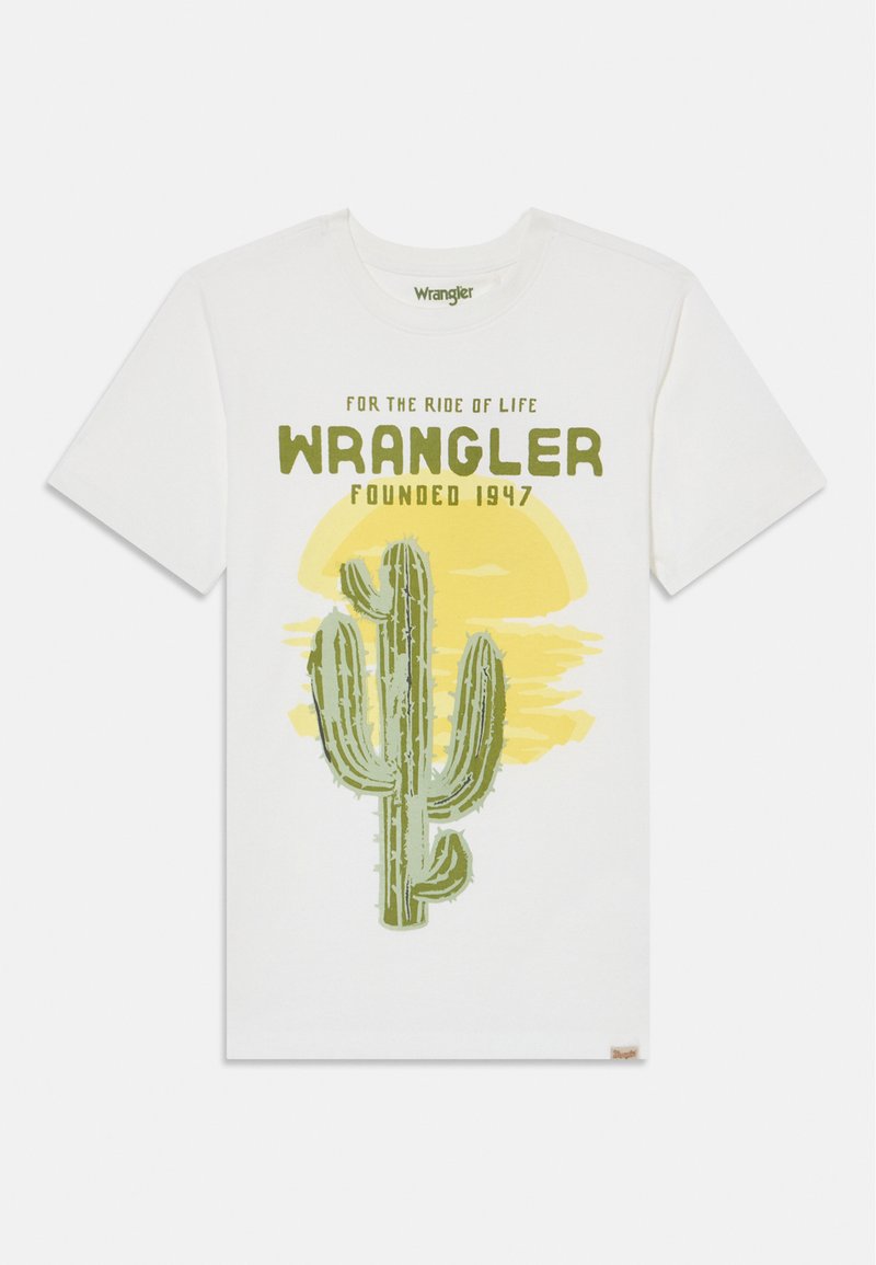 Balta medvilnė marškinėliai su žaliu kaktuso piešiniu ant geltono fono ir užrašu "Wrangler įkurta 1947" ryškiai žaliais rašmenimis.