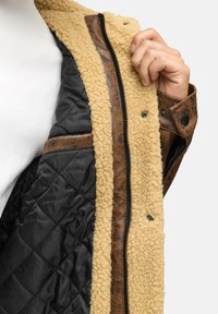 INDICODE JEANS ÜBERGANGS VADOS - Keinonahkatakki - seal brown