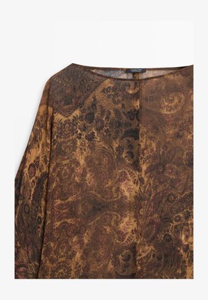 Hnědá halenka s paisley vzorem, širokým výstřihem a volným střihem. Texturovaná látka s odstíny bordó a černými akcenty.