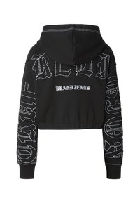 Czarna krótka bluza z kapturem z białymi, dużymi logo na rękawach i plecach. Posiada kaptur ze ściągaczem i ściągacze na rękawach. Wykonana z miękkiego materiału.